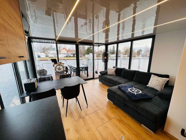 Rivo Campi 400 | Houseboat One