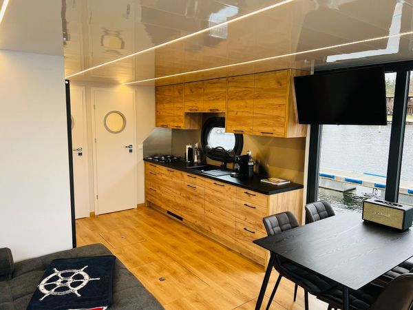 Rivo Campi 400 | Houseboat One
