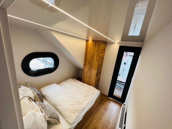 Rivo Campi 400 | Houseboat One