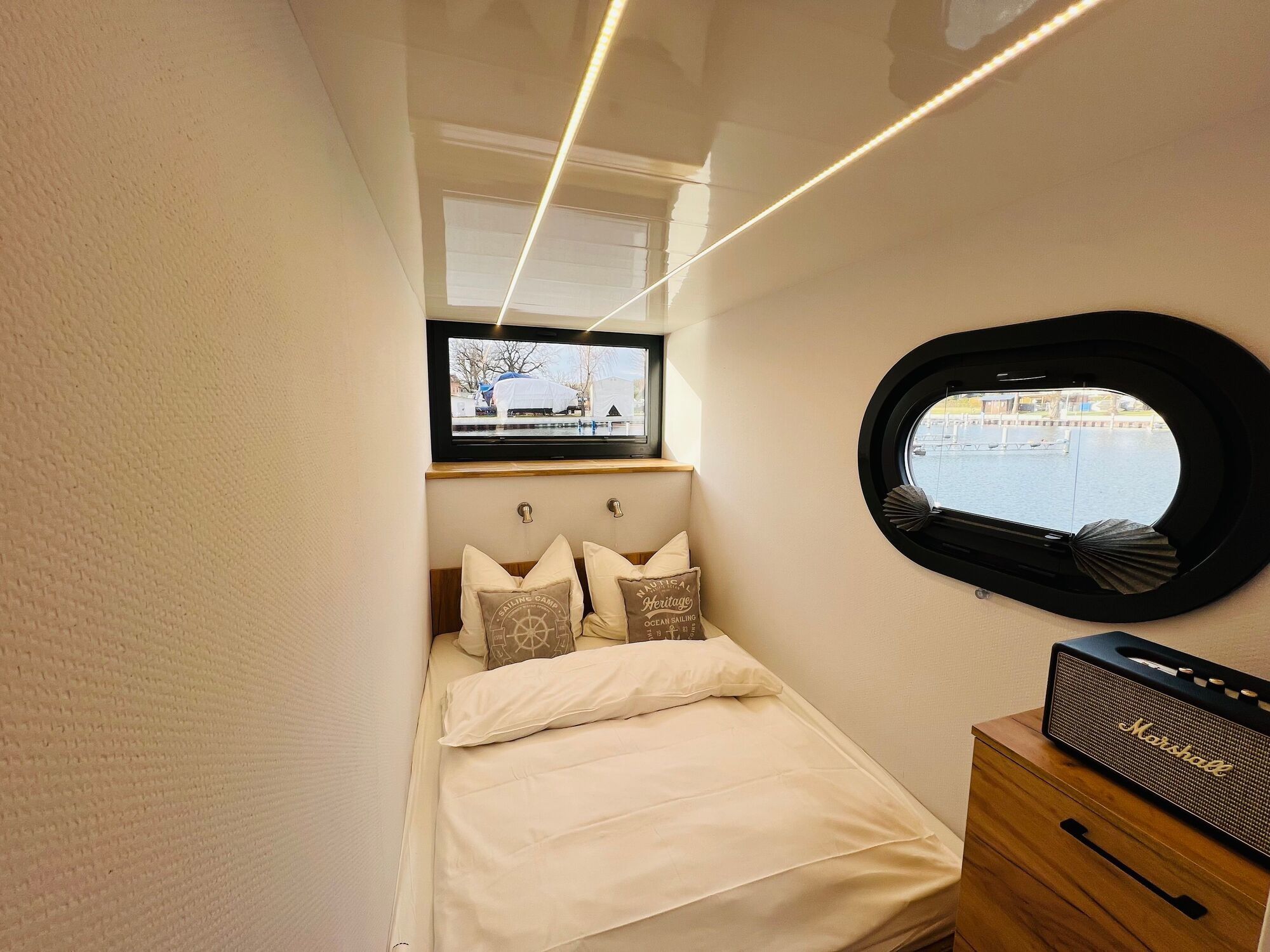 Rivo Campi 400 | Houseboat One