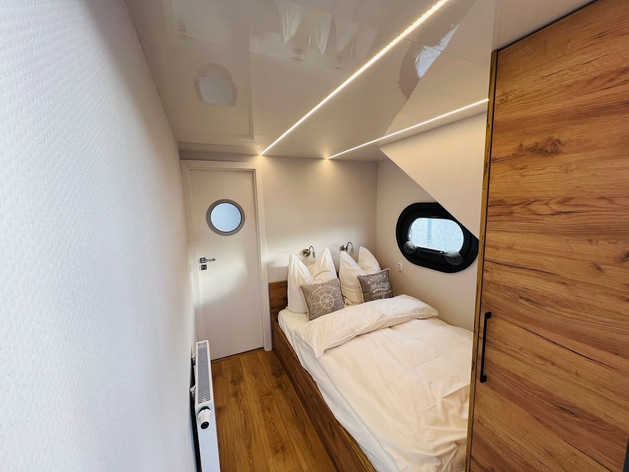 Rivo Campi 400 | Houseboat One