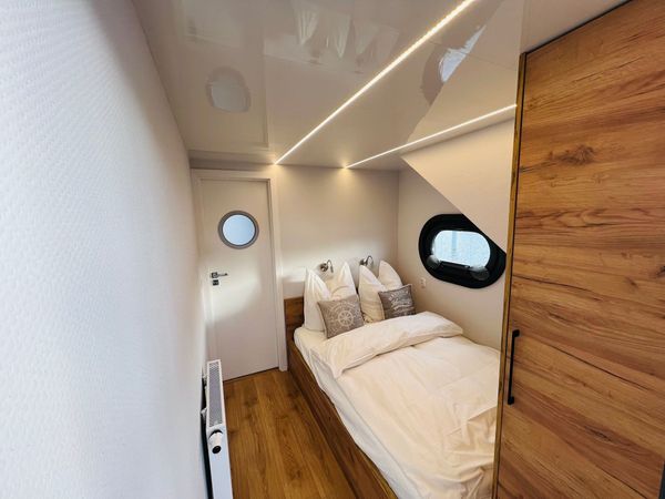 Rivo Campi 400 | Houseboat One