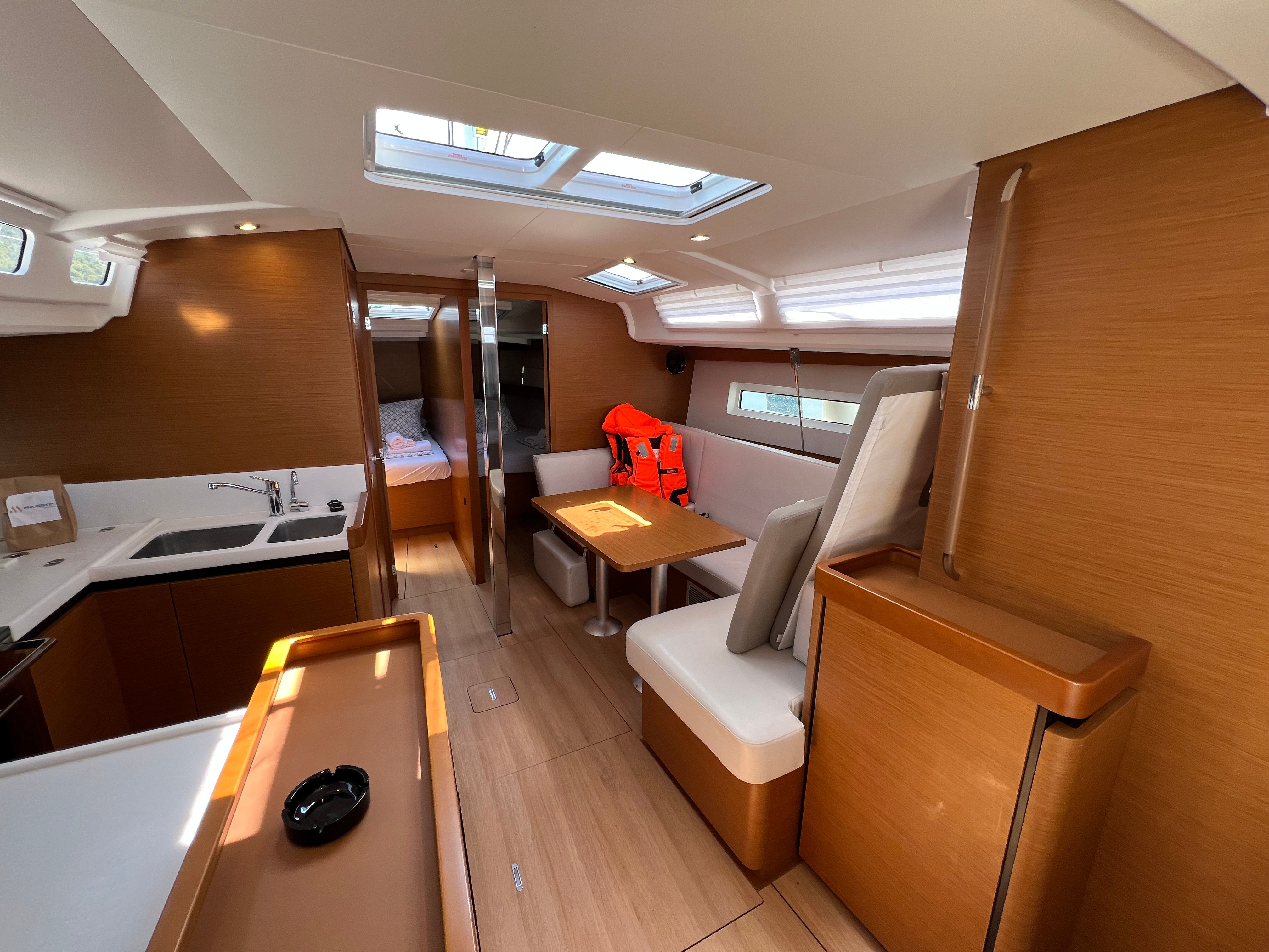 Jeanneau Sun Odyssey 440 | Karla