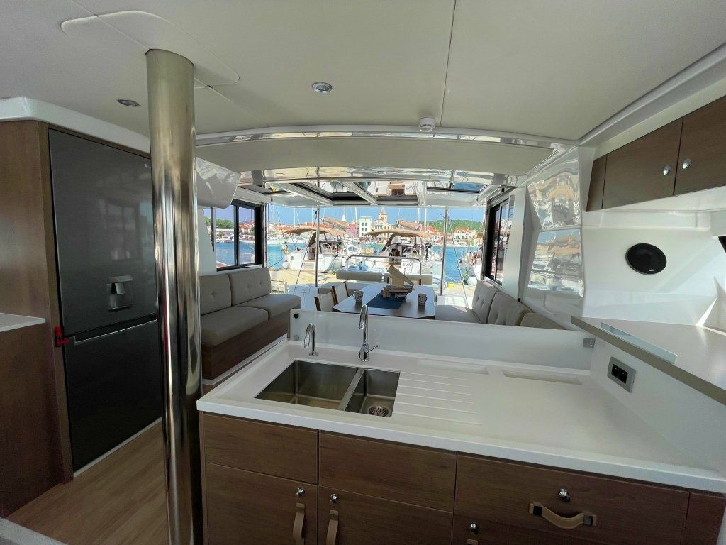 Bali 4.2 | Sail and Adventure