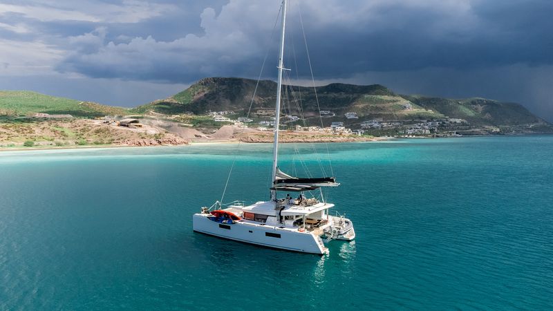 Lagoon 52 F | Triton