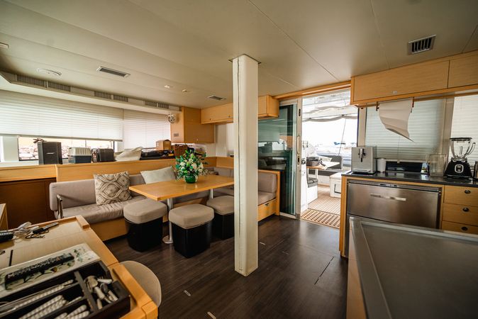 Lagoon 52 F | Triton