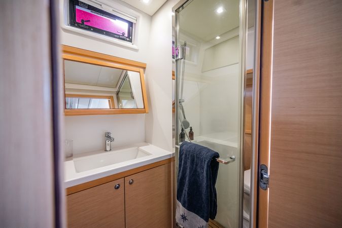 Lagoon 52 F | Triton