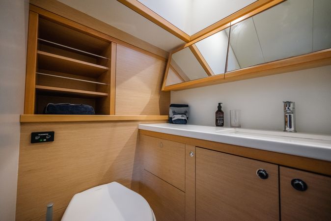 Lagoon 52 F | Triton