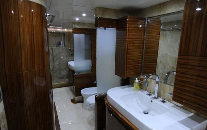 Gulf Craft Majesty 101 | Infinity 7