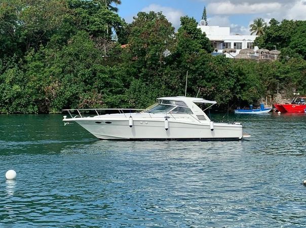 Sea Ray 370 | Rocket Ship