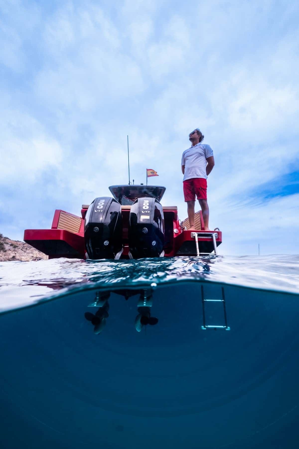 Nuva Yachts M11 | Red  Storm