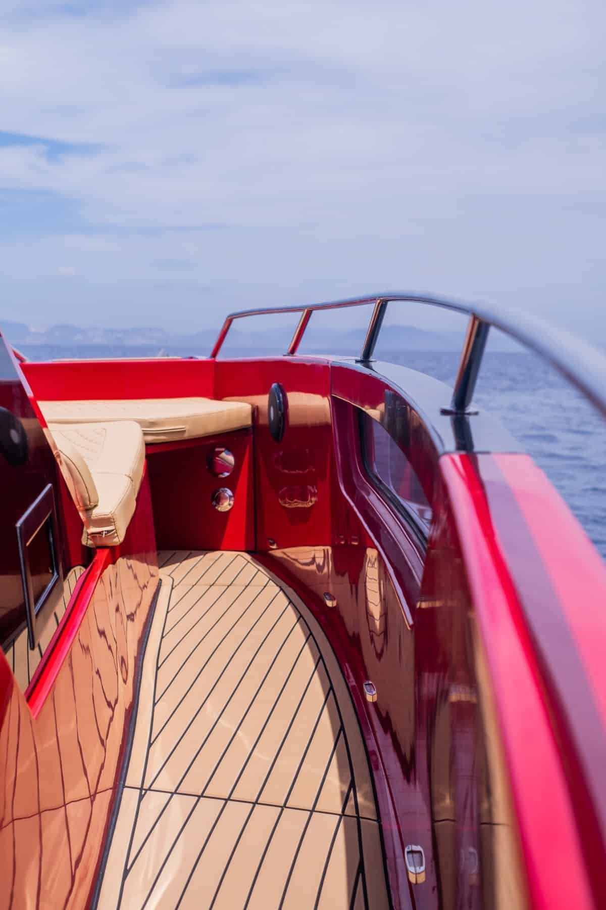 Nuva Yachts M11 | Red  Storm