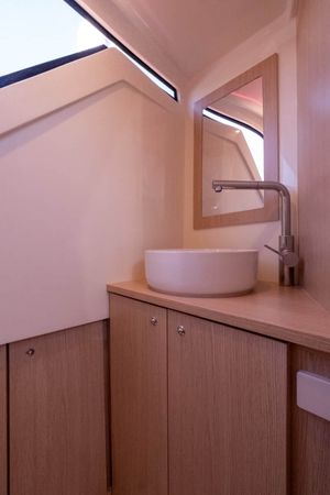 Nuva Yachts M11 | Red Storm