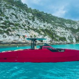 Nuva Yachts M11 | Red  Storm
