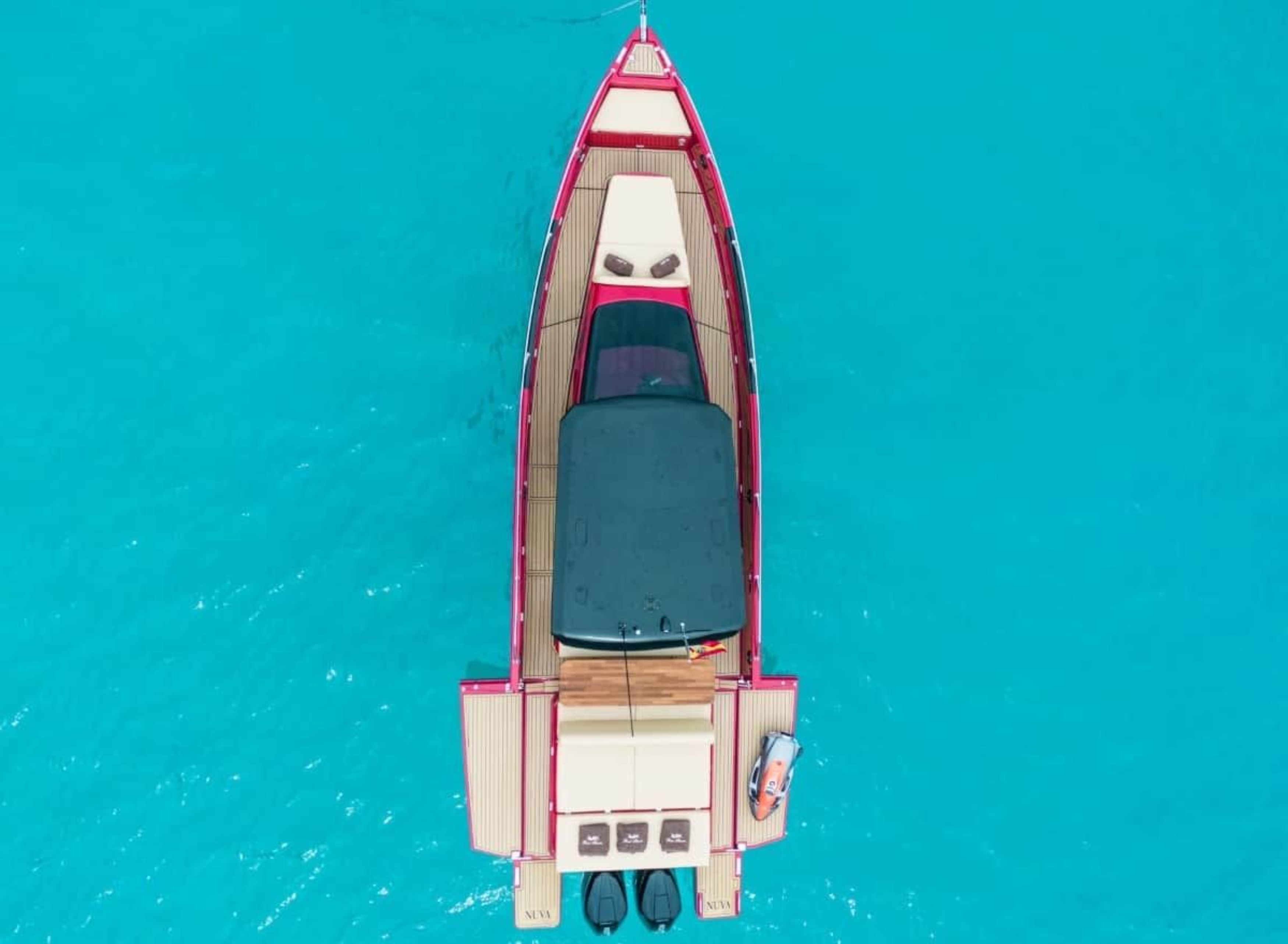 Nuva Yachts M11 | Red  Storm