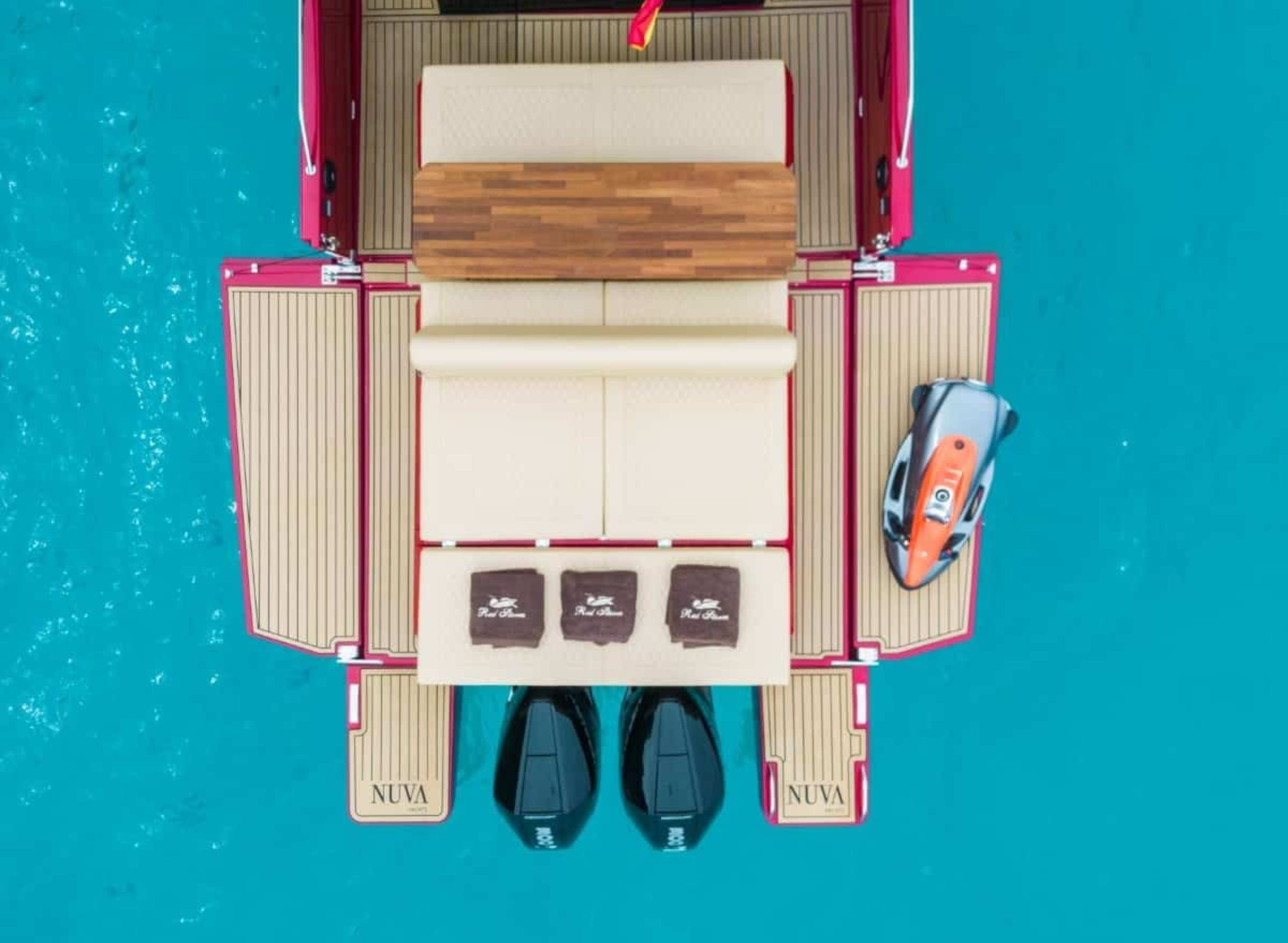 Nuva Yachts M11 | Red  Storm