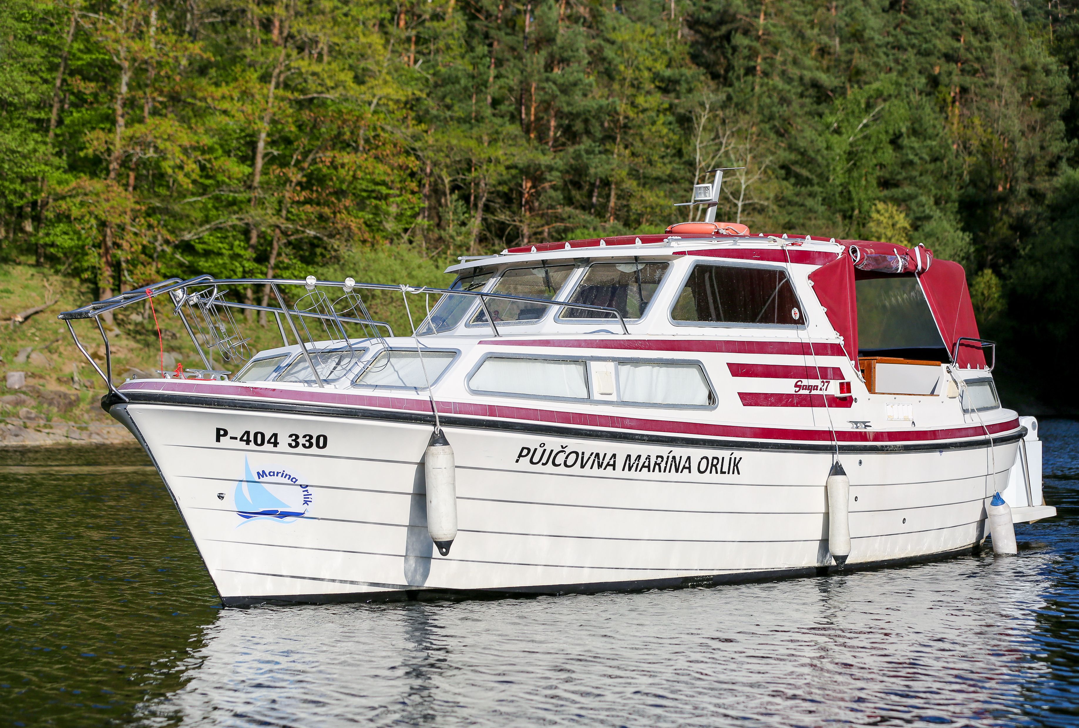 Motorboat Saga 27 2000 for rent - Czech Republic | Boataround