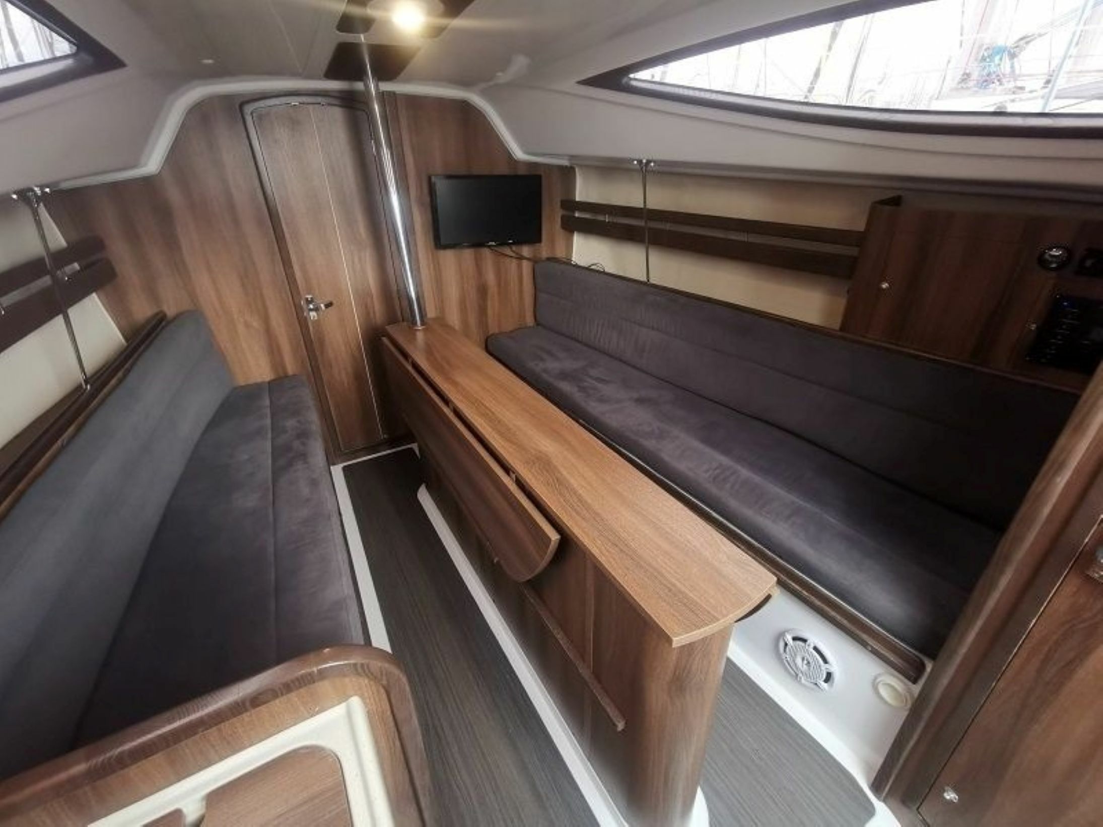 Northman Maxus 28 | Prawy Hals