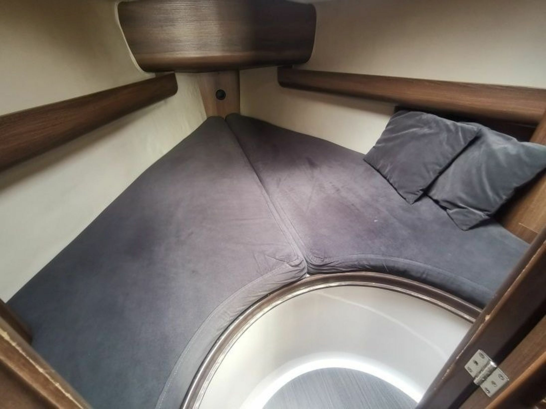 Northman Maxus 28 | Prawy Hals