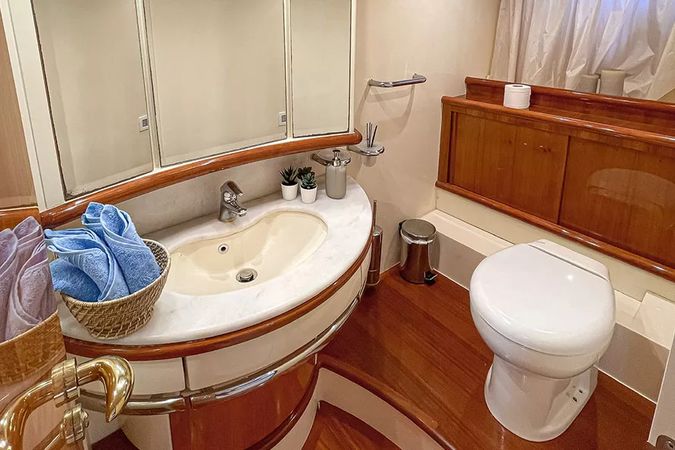 Azimut 62 Fly | Lucky Star