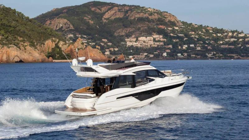 Galeon 500 Fly | Aquarius Arrow