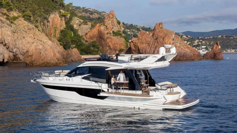 Galeon 500 Fly | Aquarius Arrow