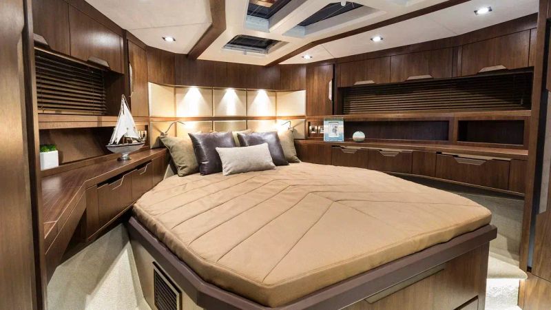 Galeon 500 Fly | Aquarius Arrow