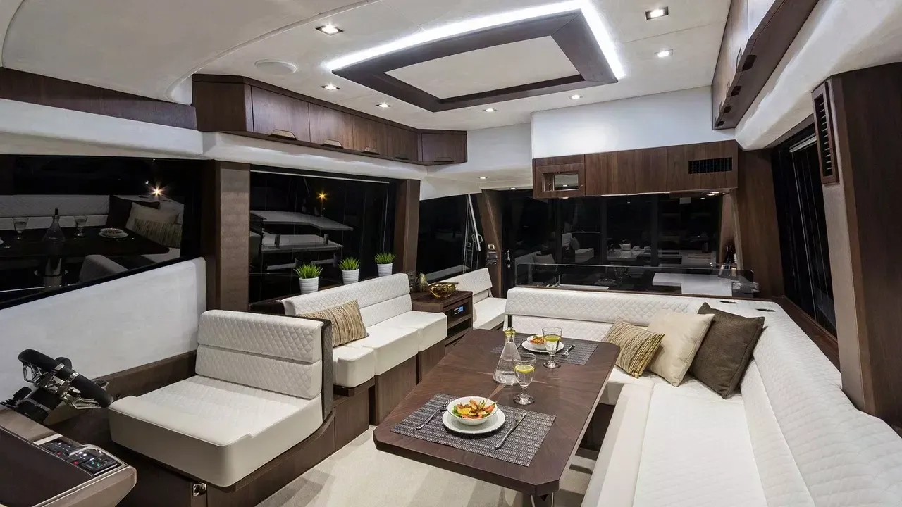 Galeon 500 Fly | Aquarius Arrow
