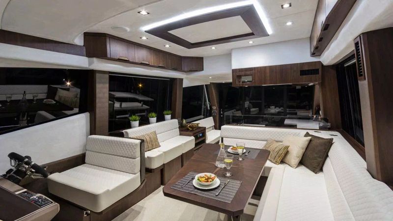 Galeon 500 Fly | Aquarius Arrow