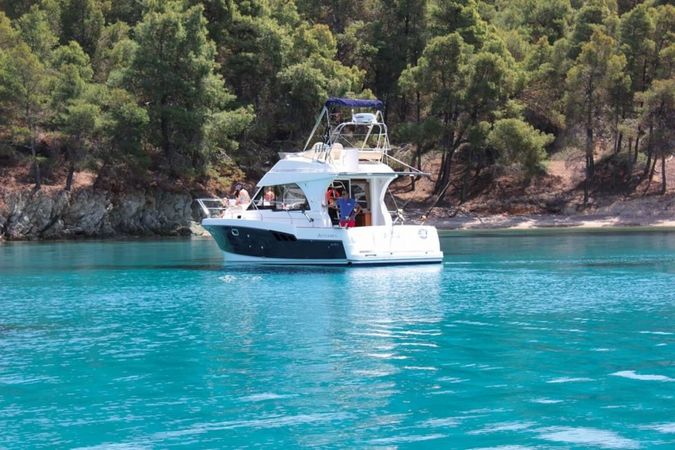 Beneteau Antares 10.80 | Blue 2