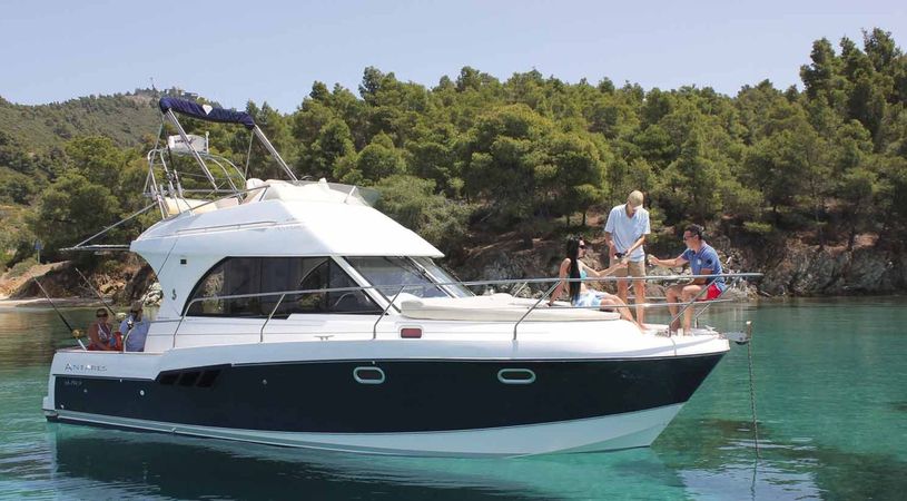 Beneteau Antares 10.80 | Blue 2
