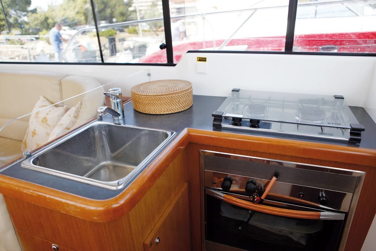 Beneteau Antares 10.80 | Blue 2