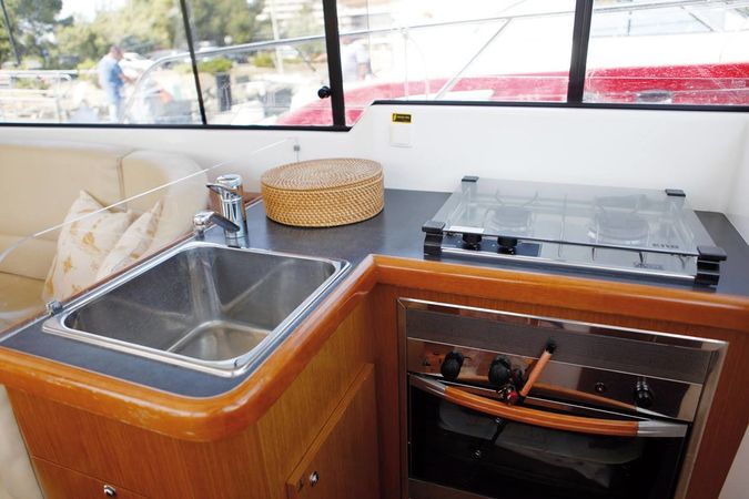 Beneteau Antares 10.80 | Blue 2