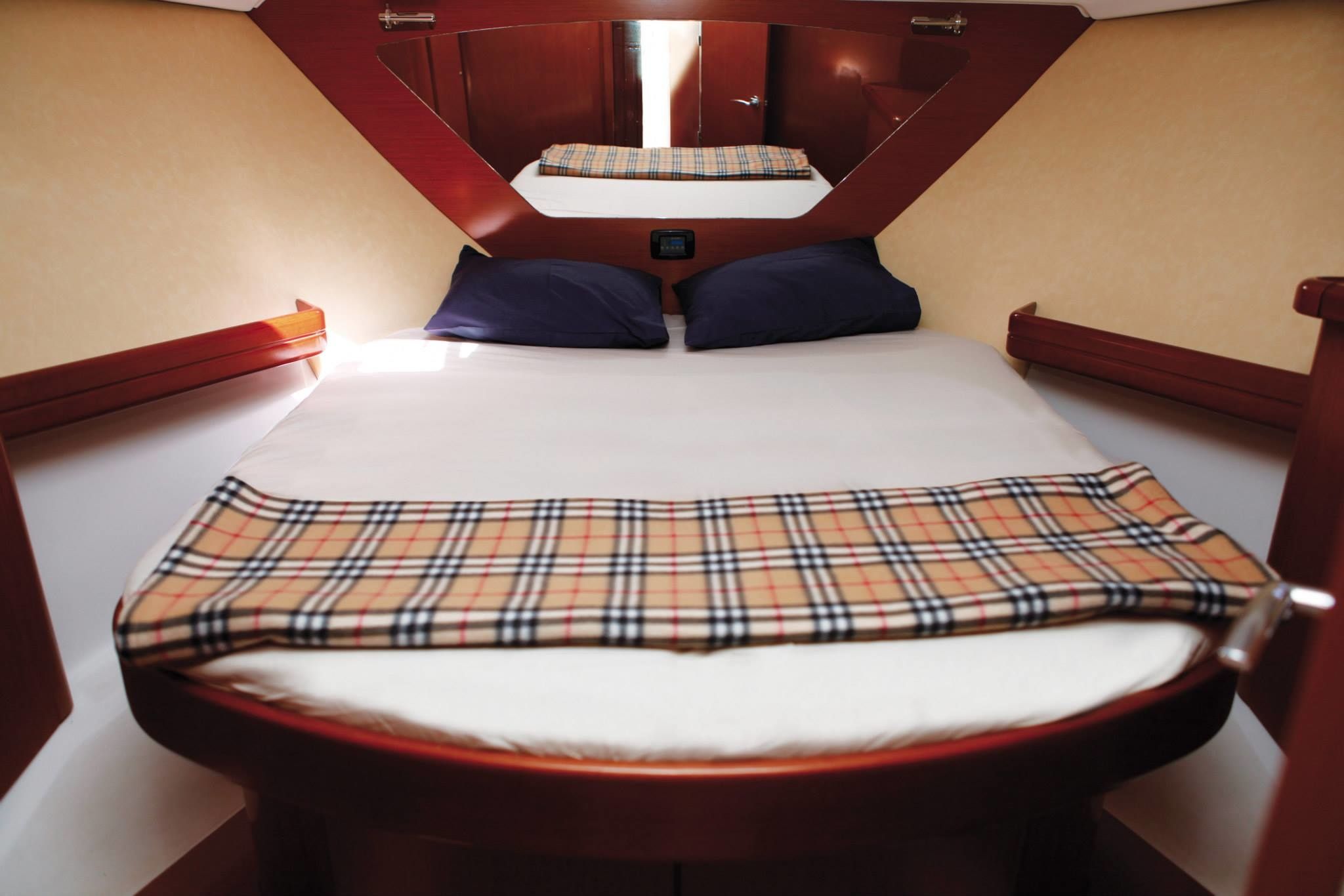 Beneteau Antares 10.80 | Blue 2