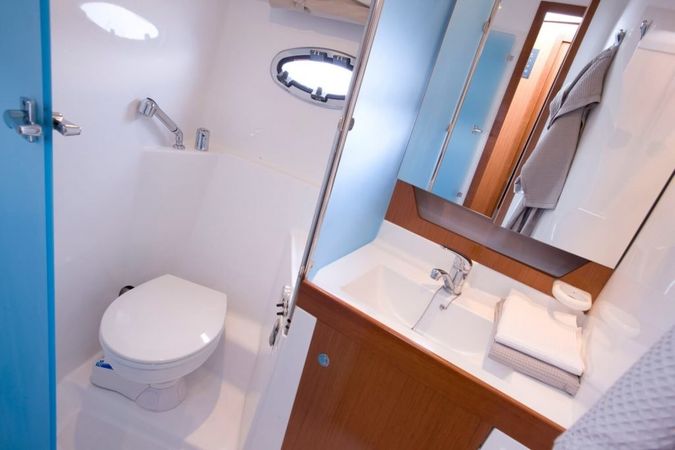 Beneteau Antares 10.80 | Blue 2