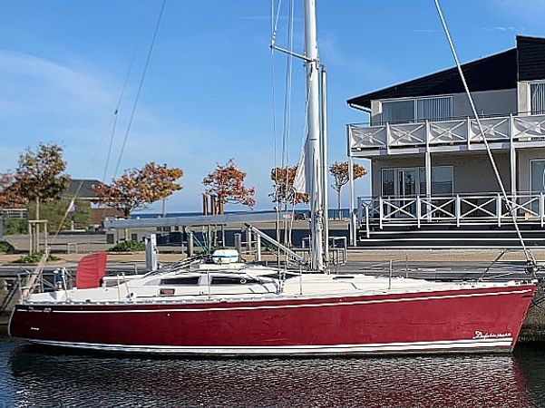 Delphia 40 | Lady in Red