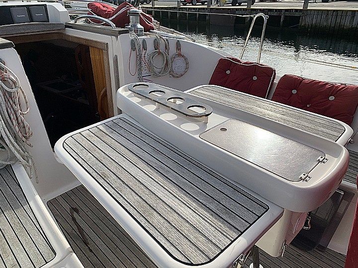 Delphia 40 | Lady in Red