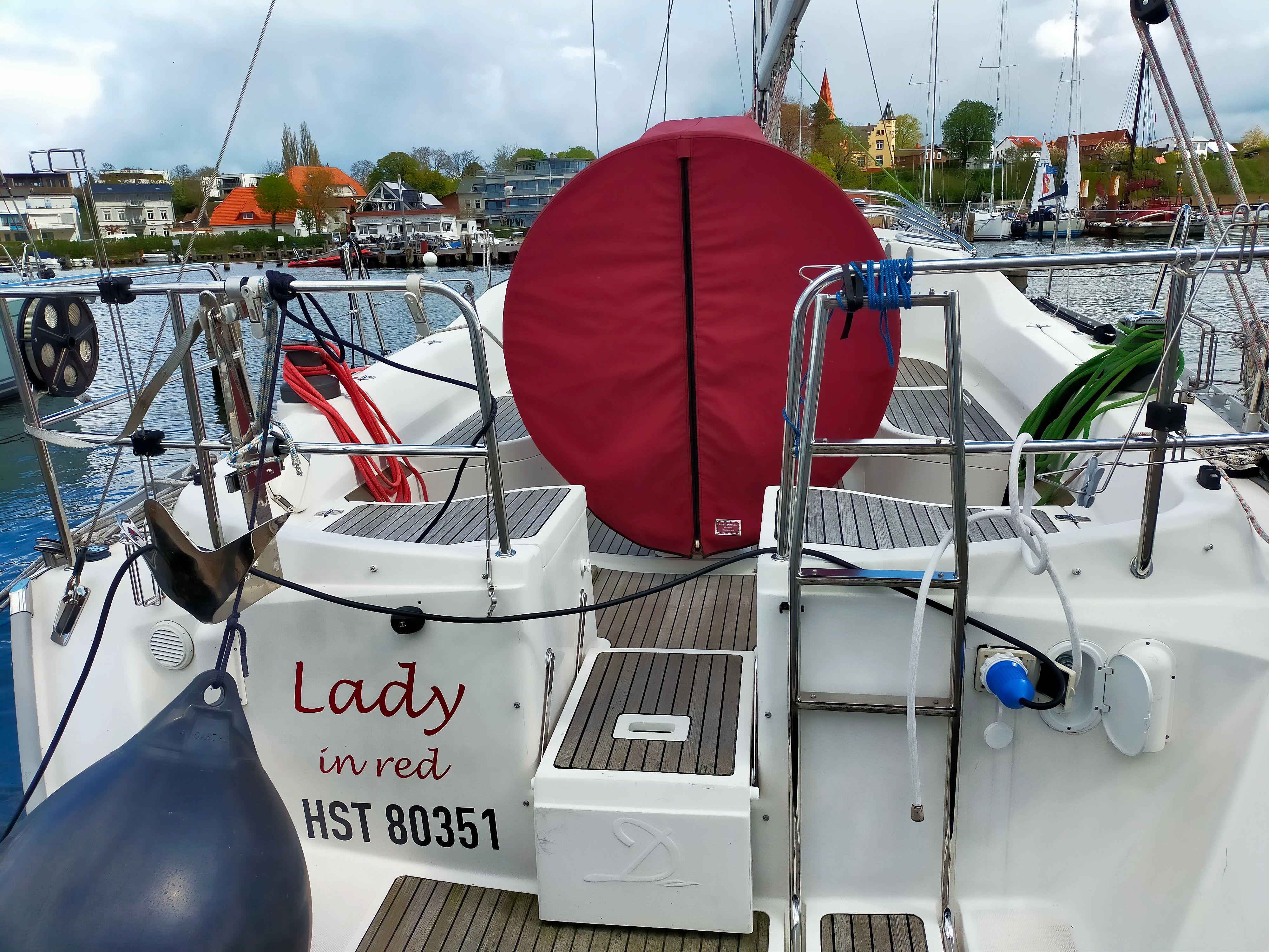 Delphia 40 | Lady in Red