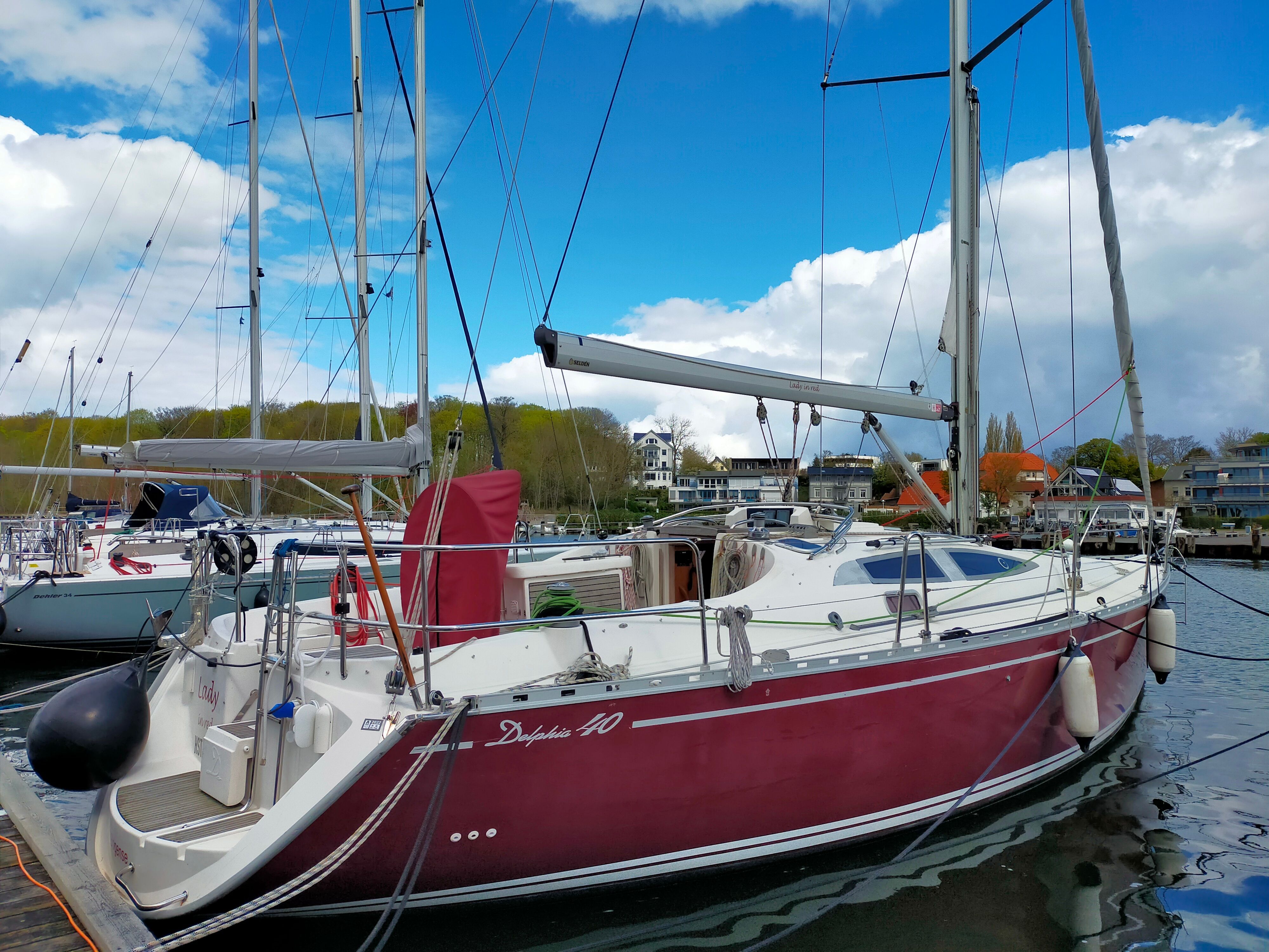 Delphia 40 | Lady in Red