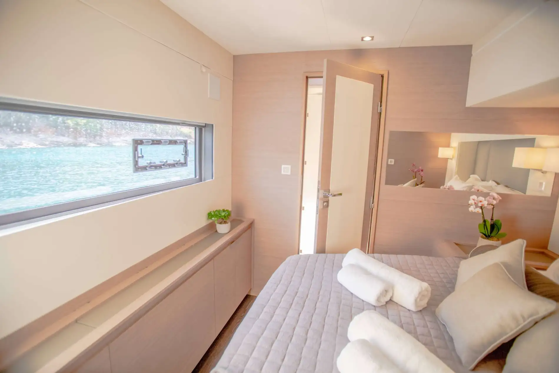 Fountaine Pajot Power 67 | Elly