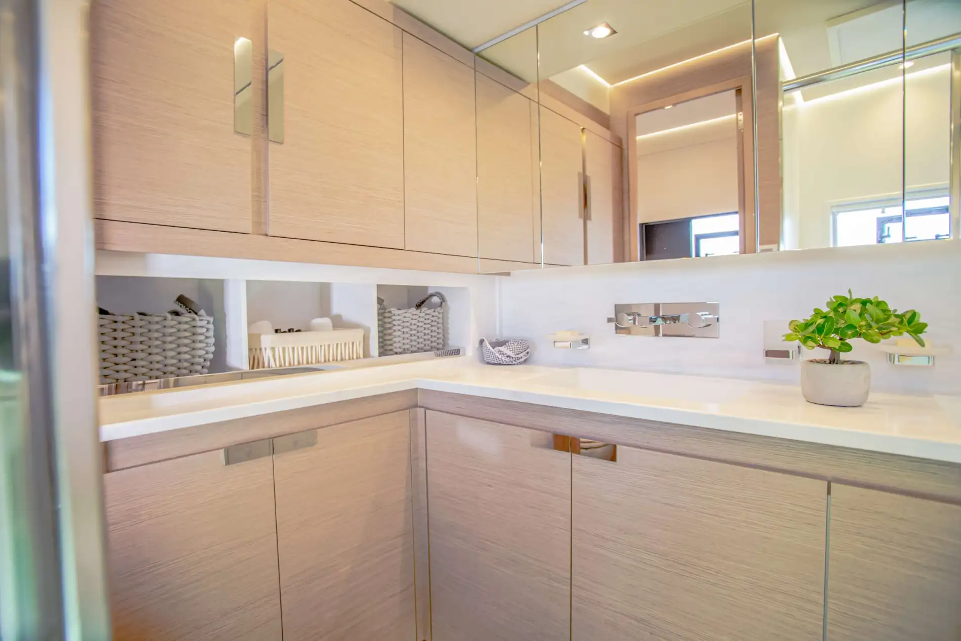 Fountaine Pajot Power 67 | Elly
