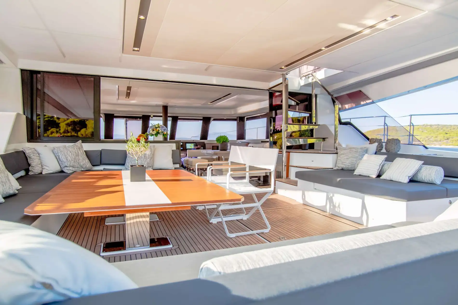 Fountaine Pajot Power 67 | Elly