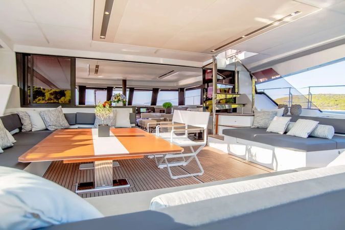 Fountaine Pajot Power 67 | Elly