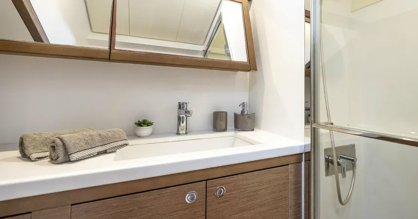 Lagoon 52 F | Tamiro24