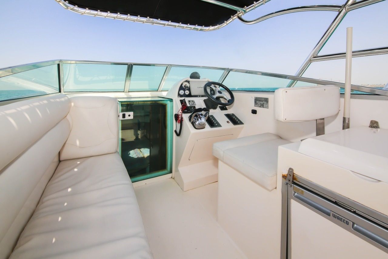 Motor yacht Gulf Craft Majesty 50F Luxury Gold for rent - United Arab ...