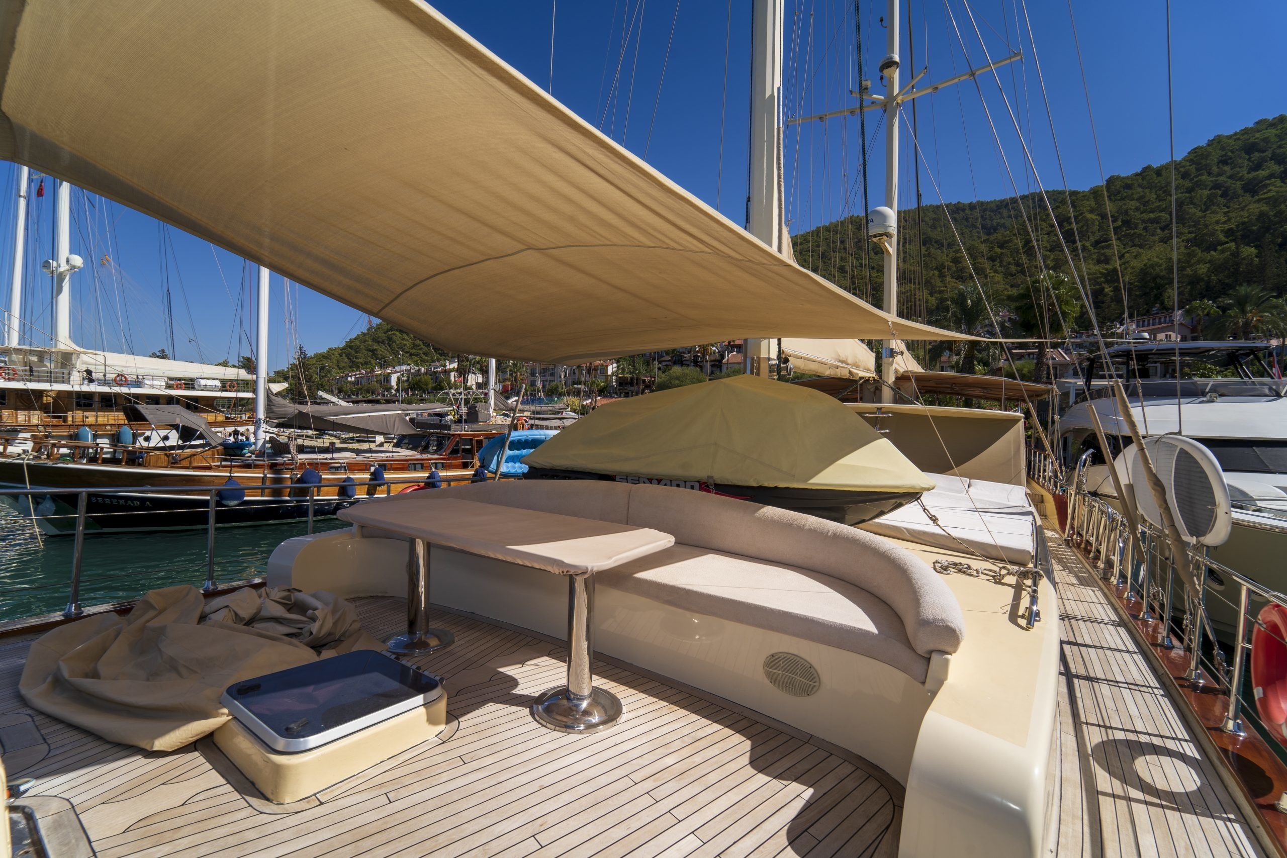 Gulet 91 | Happy Hours