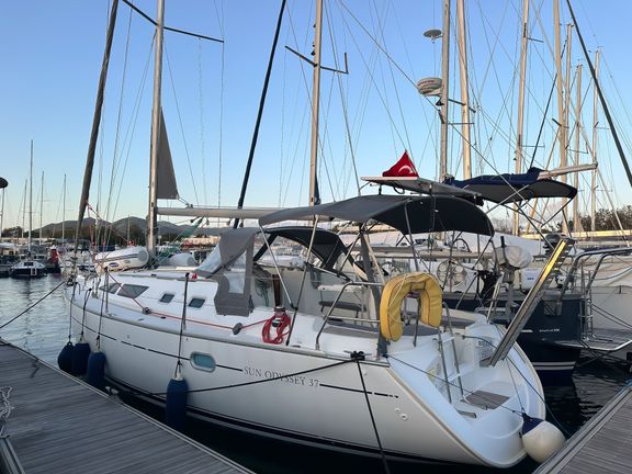 Sun Odyssey 37