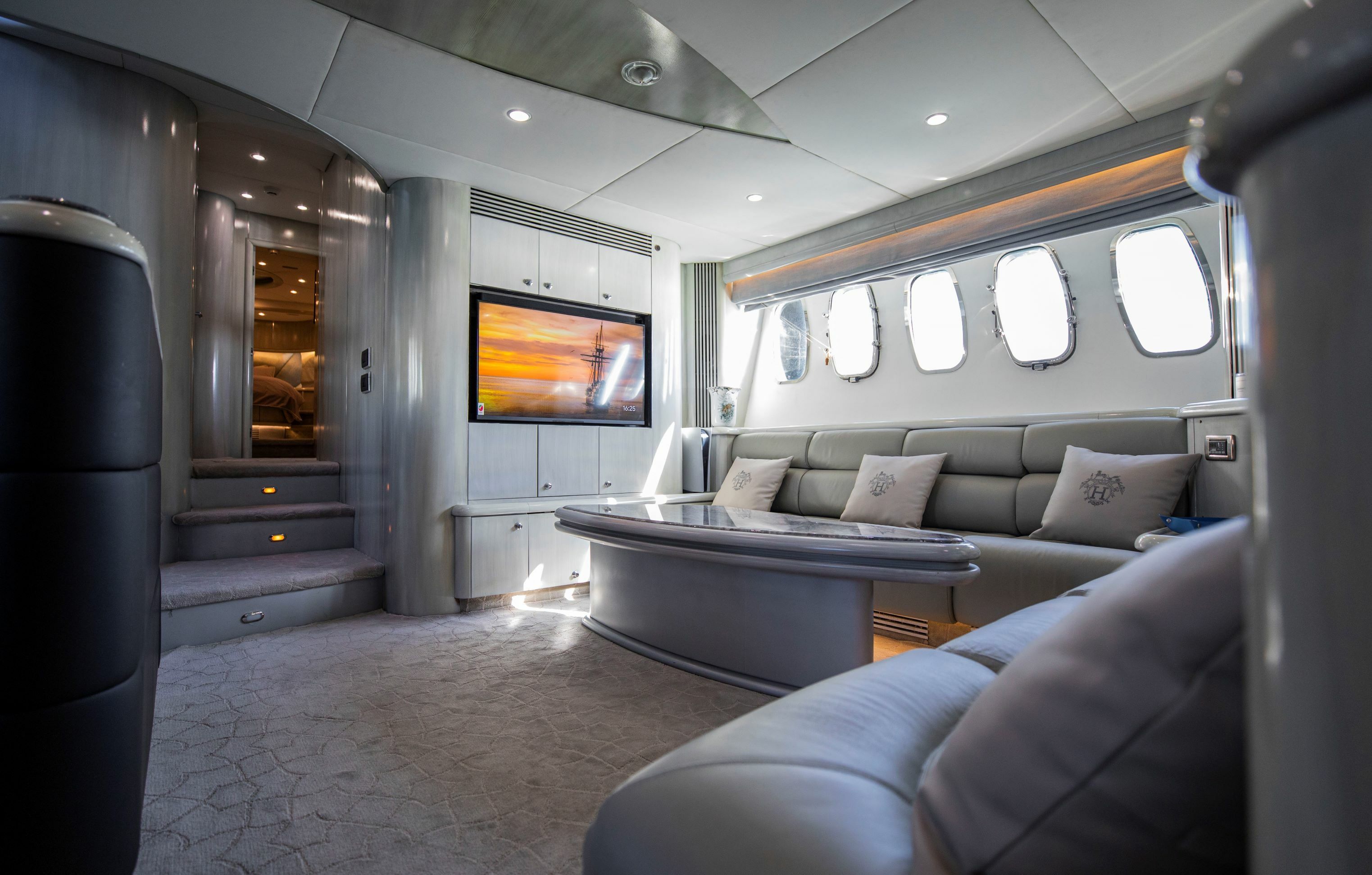 Sunseeker Predator 95 | UD30