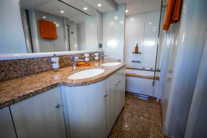 Sunseeker Predator 95 | UD30