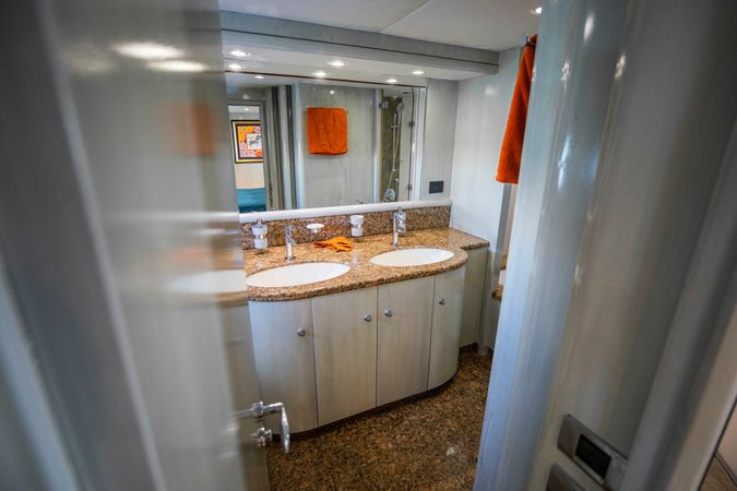 Sunseeker Predator 95 | UD30